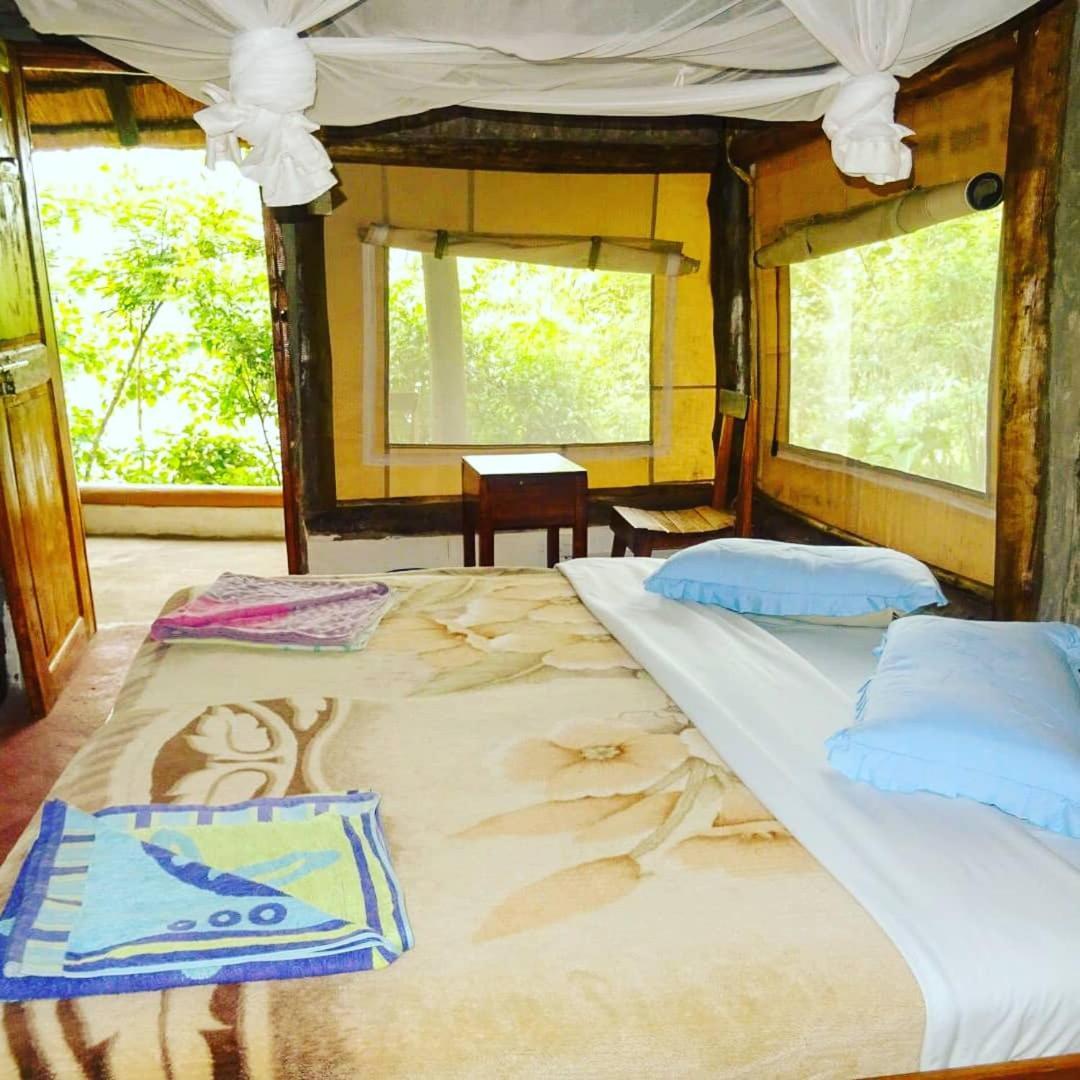 Rubirizi Dave The Cave Eco Lodge And Cultural Campsite מראה חיצוני תמונה